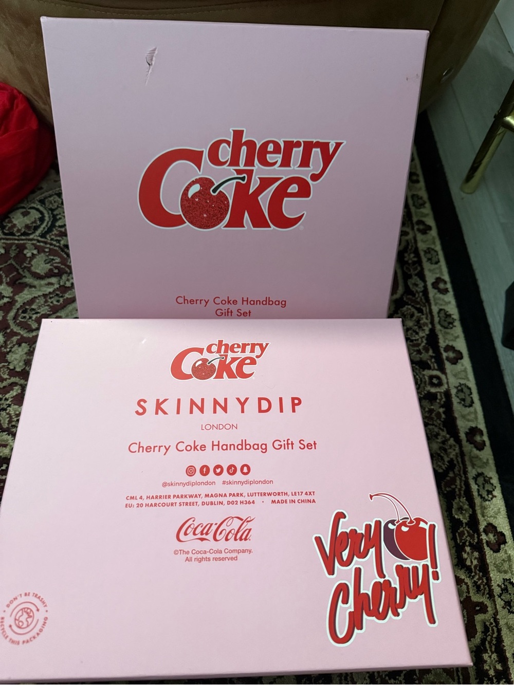 Skinny Dip London Pink Cherry Coke Crossbody Soda Can Handbag & Purse Gift Set - Picture 2 of 4